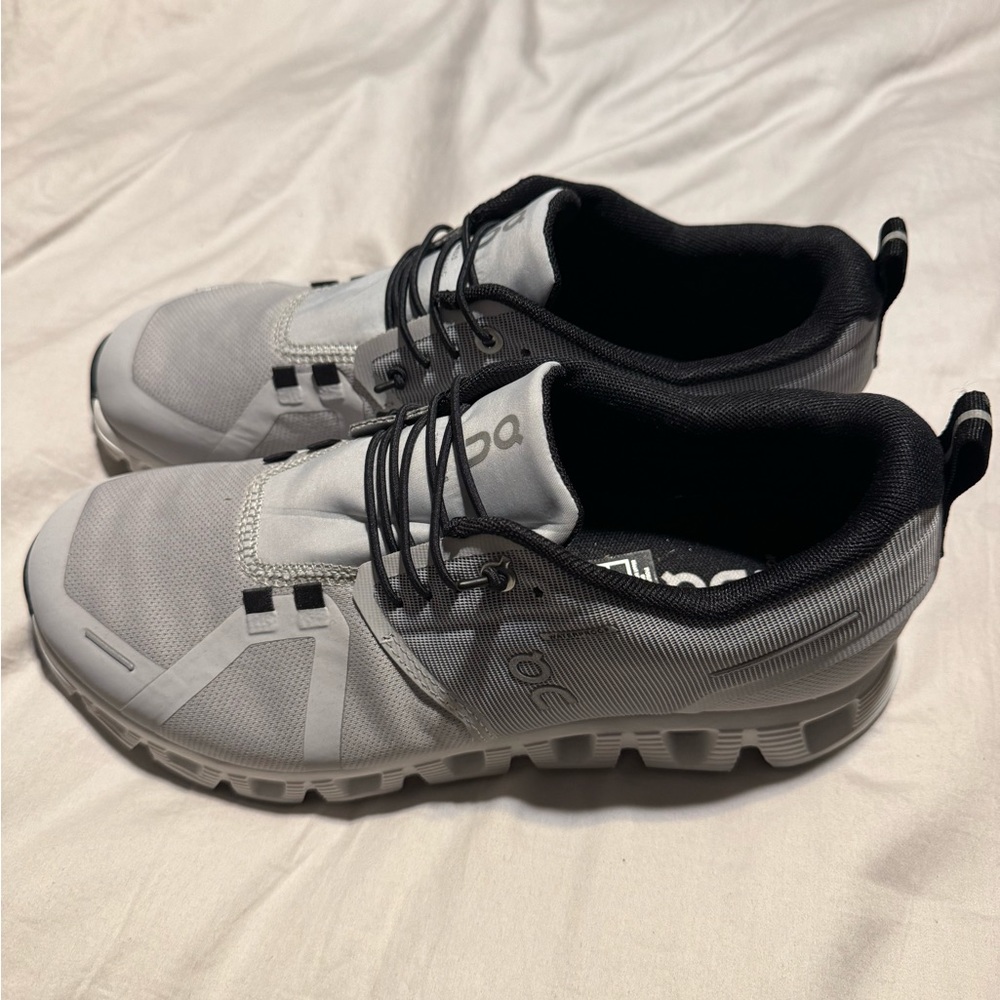 On cloud 5 waterproof running sneaker